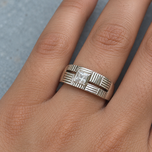 Anillo oro blanco racimo con piedra