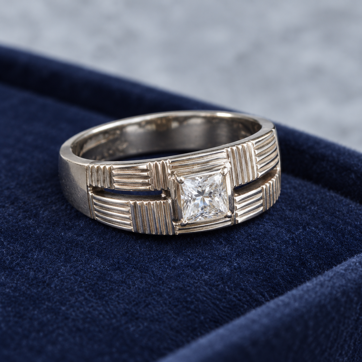 Anillo oro blanco racimo con piedra