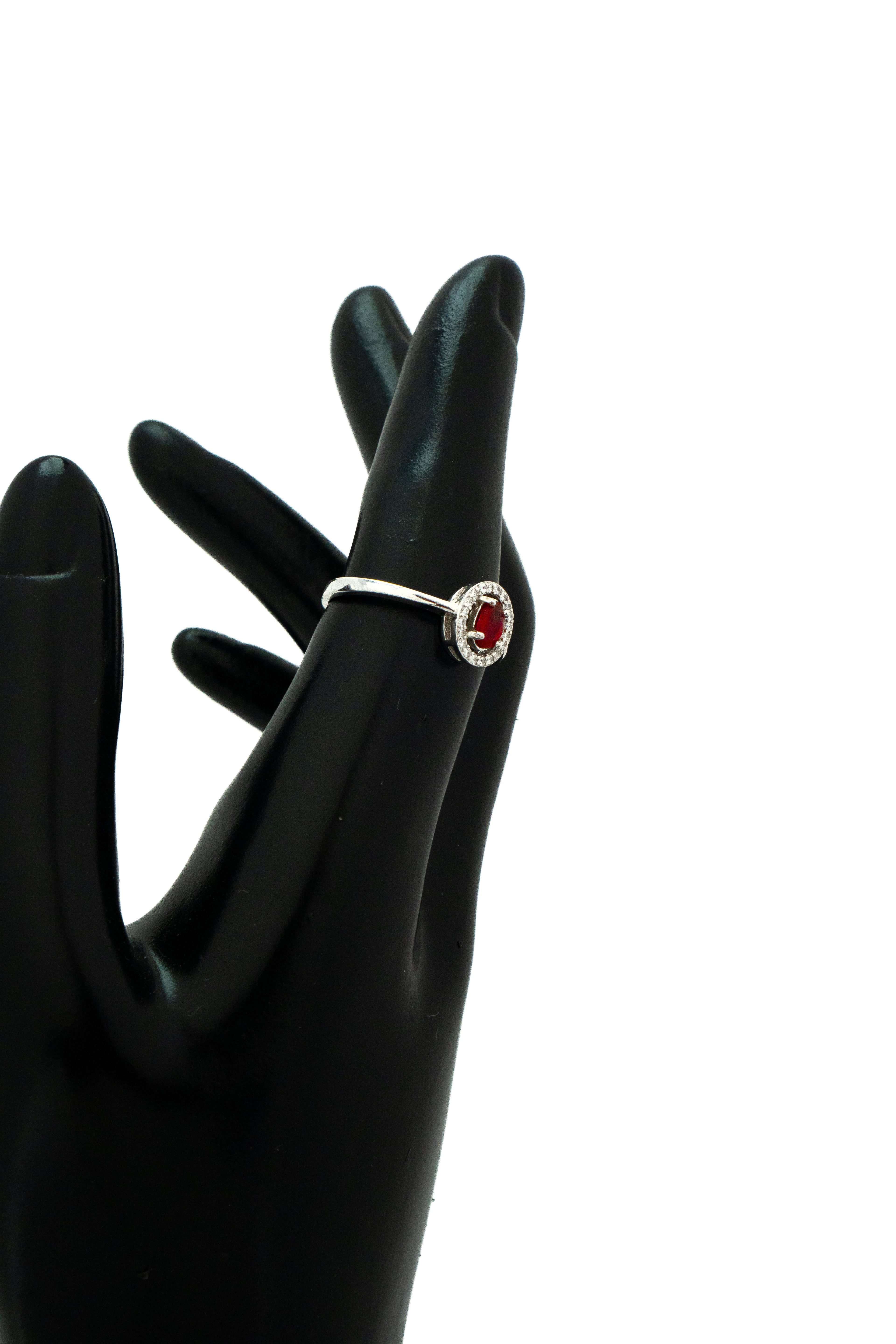 Elegante anillo de rubi