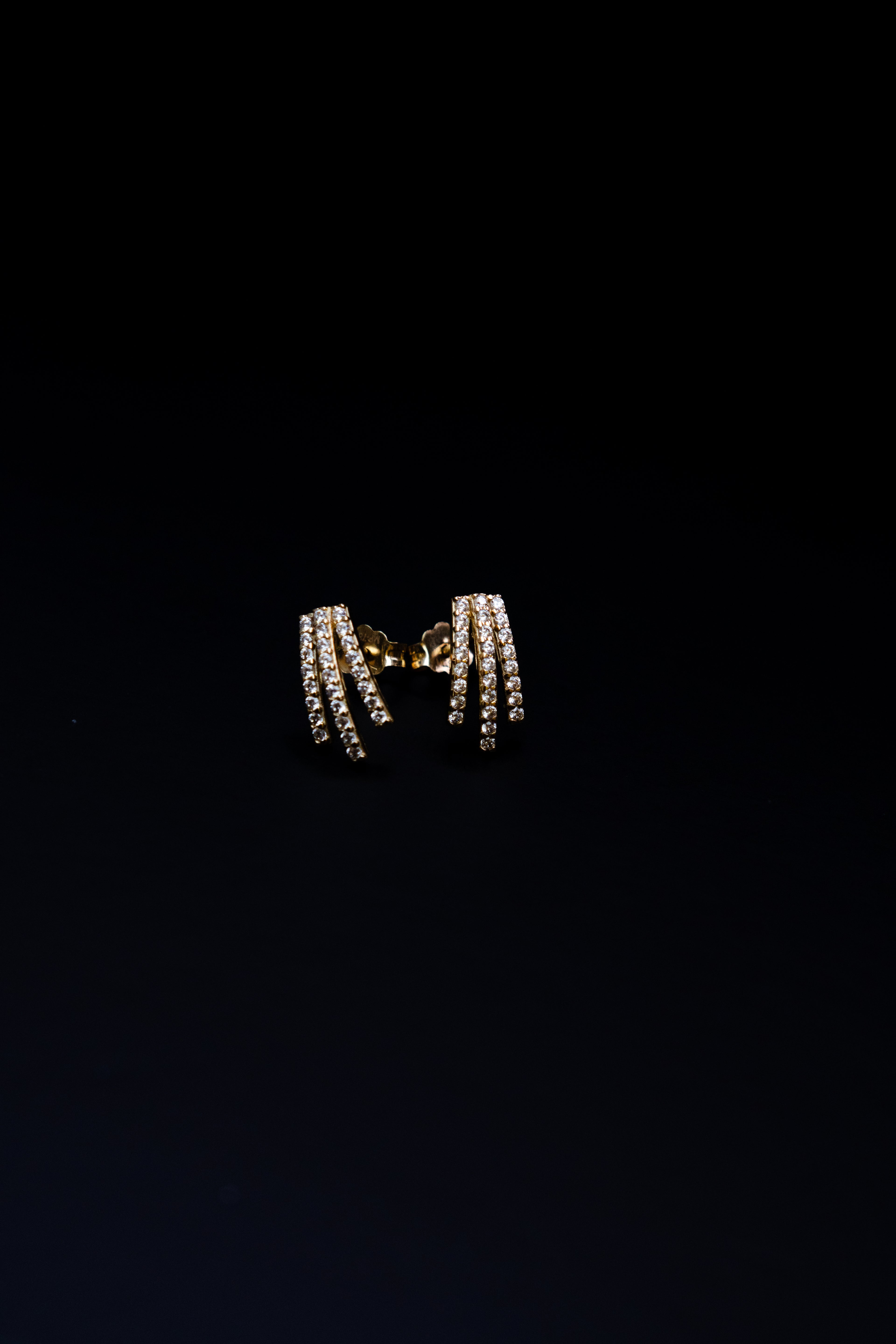 Aretes de tres líneas en oro con Zirconias