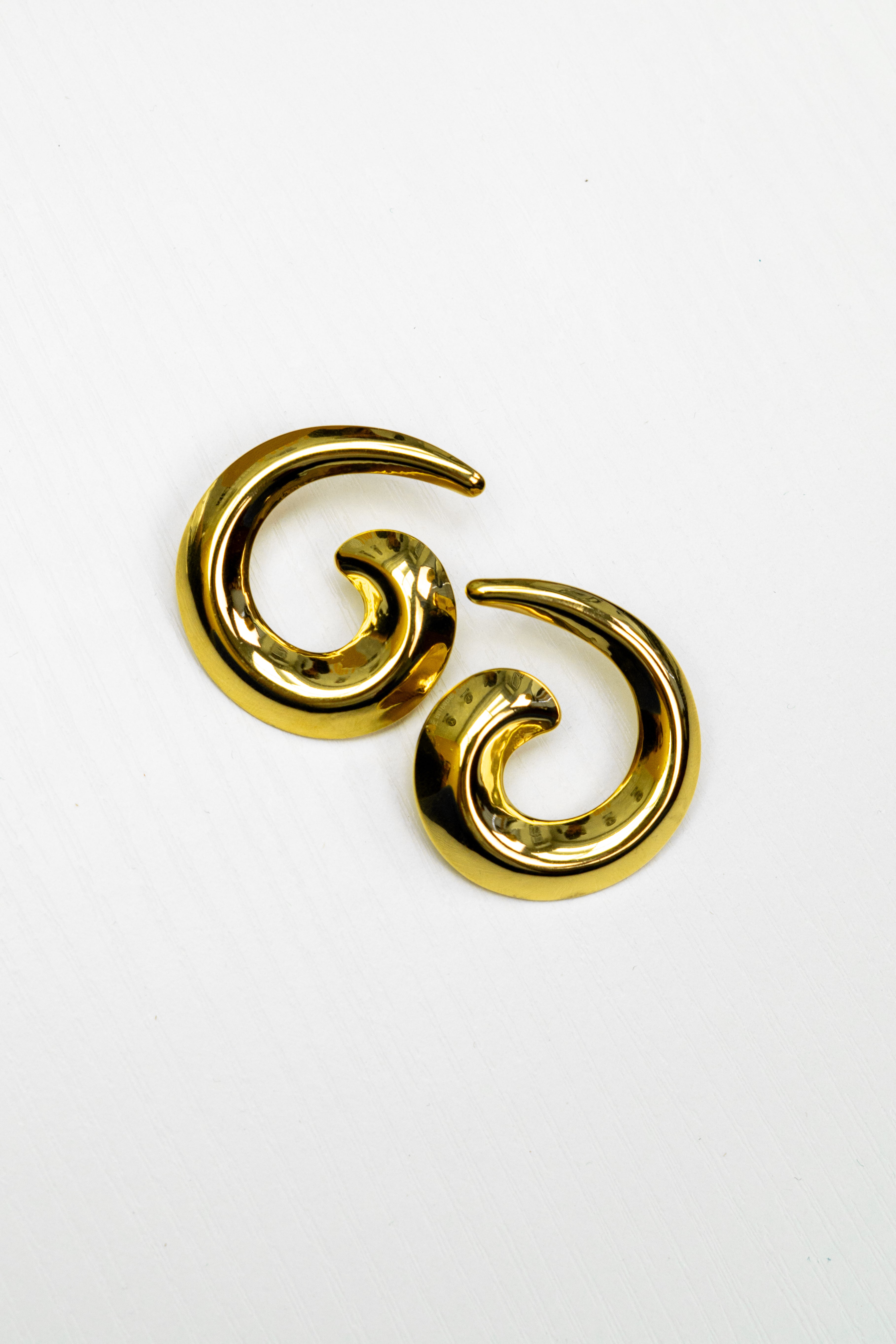 Arracadas Doradas en Forma de Espiral