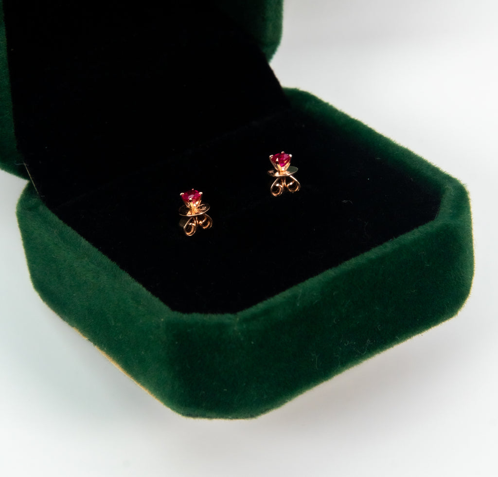Aretes Rubí 9K
