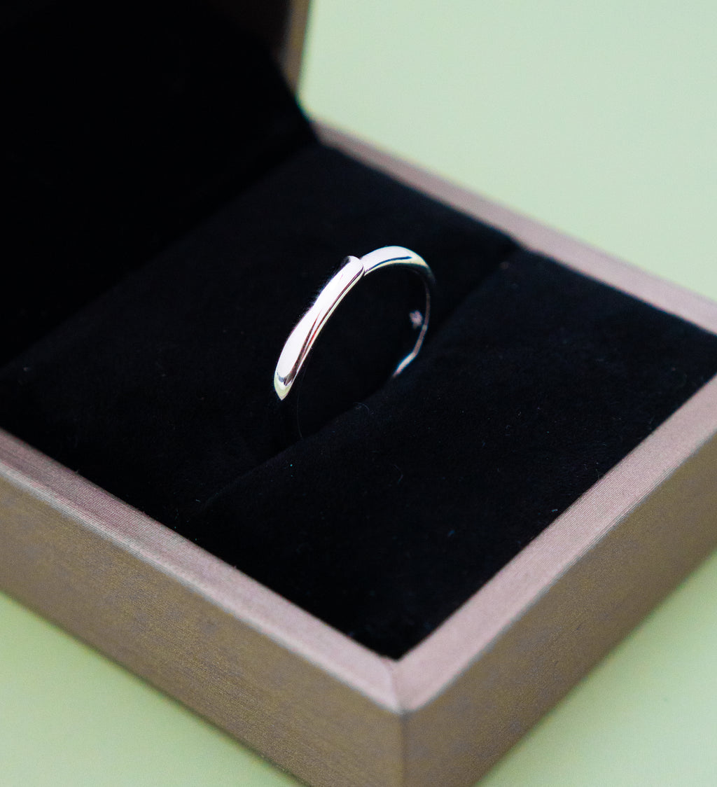 Anillo plateado ajustable