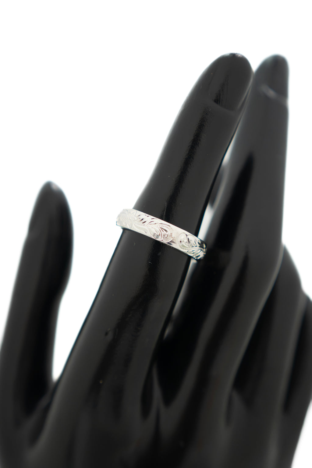 Anillo tallado flores