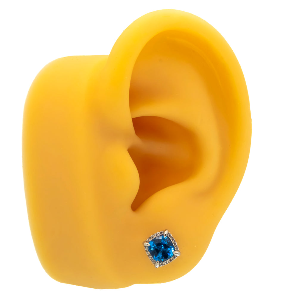 Aretes cuadrados con gema azul