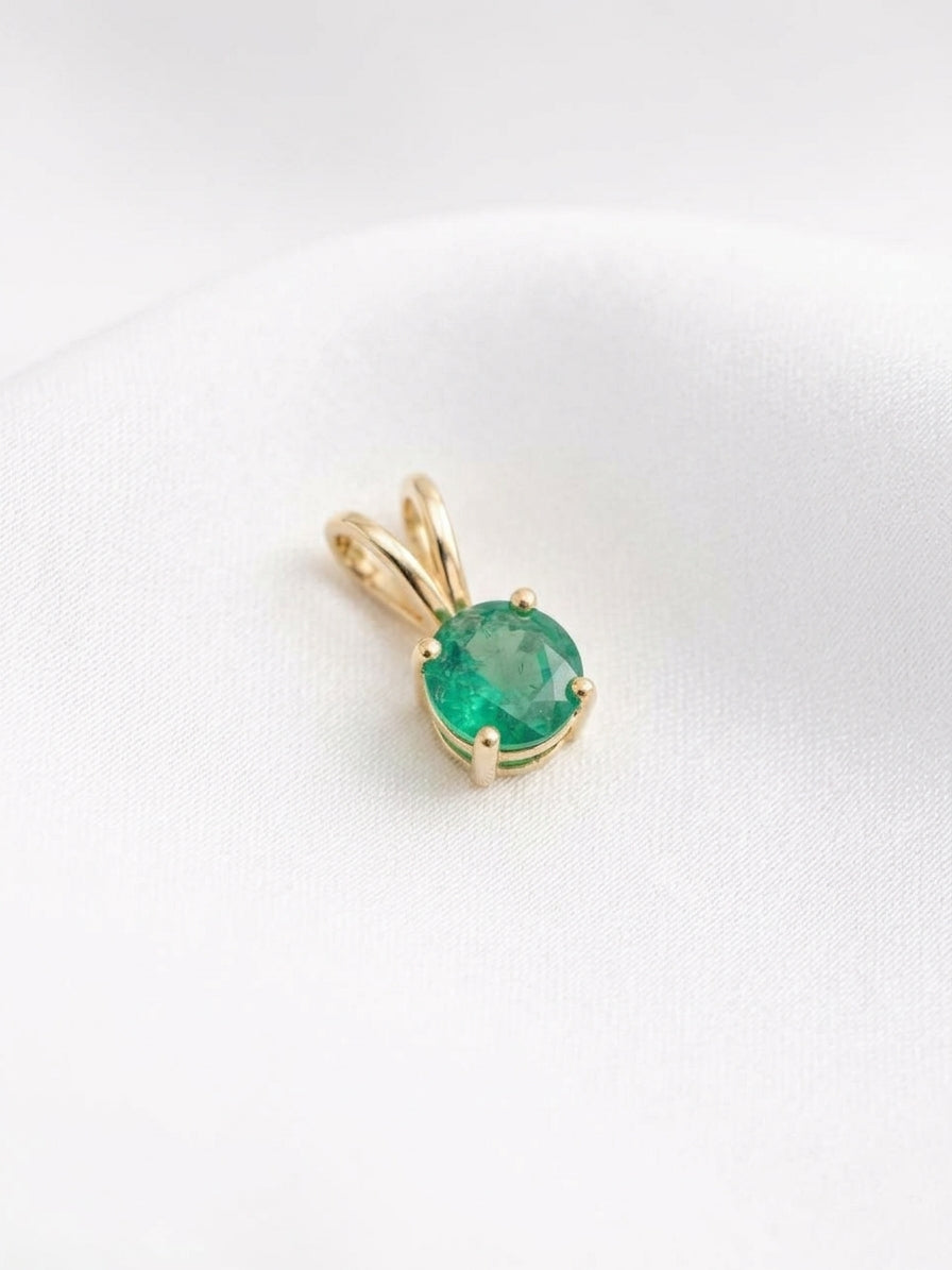Cocora Esencial · Dije de Oro 14K con Esmeralda Colombiana