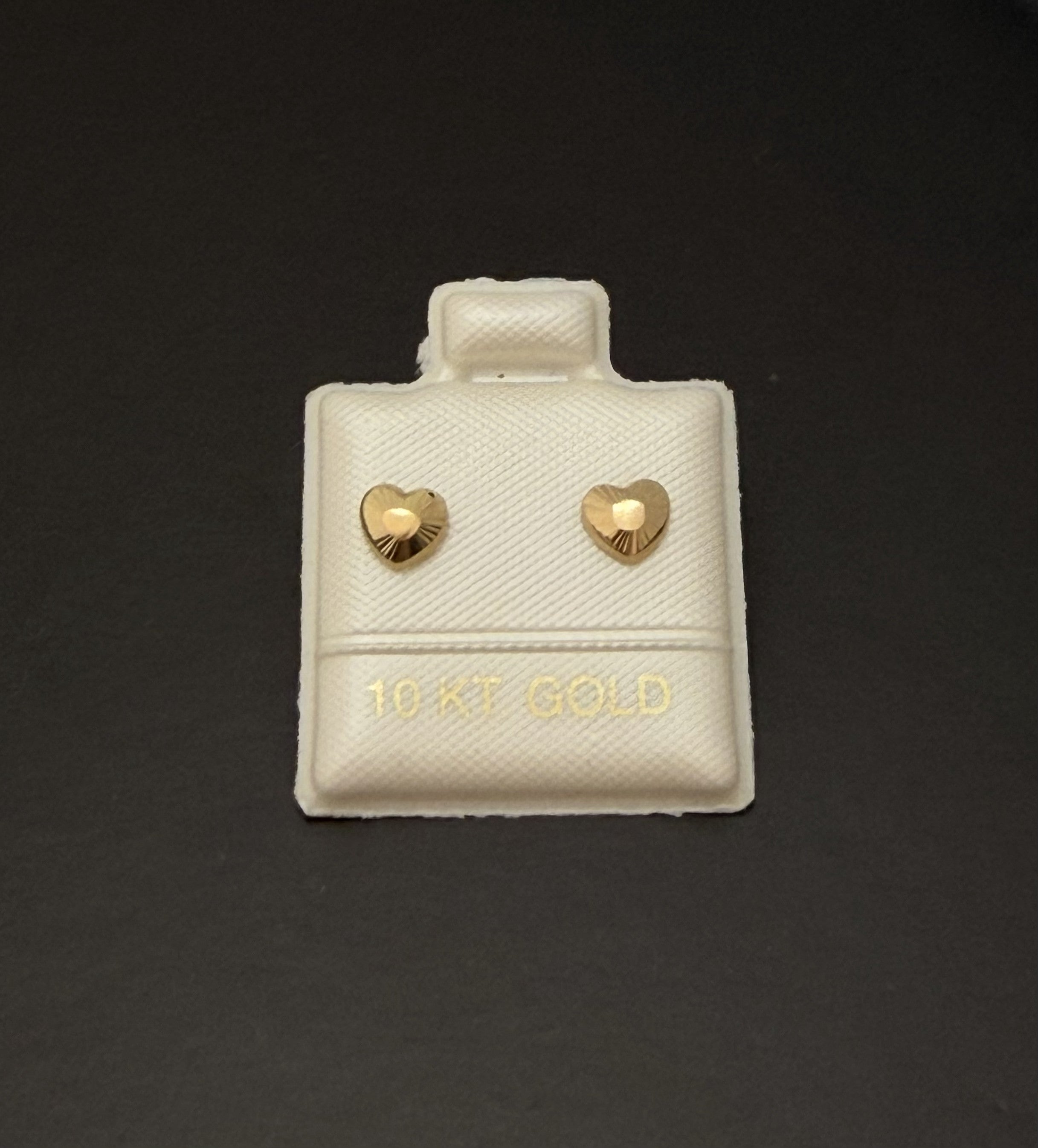 Aretes Corazon Relieve en oro 10K - Mystica Joyeria