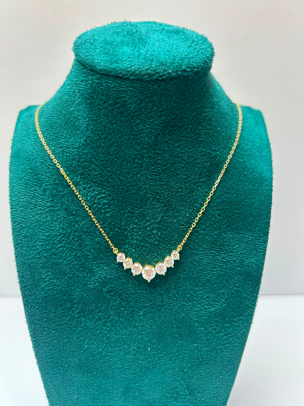 Collar barra curva moissanitas