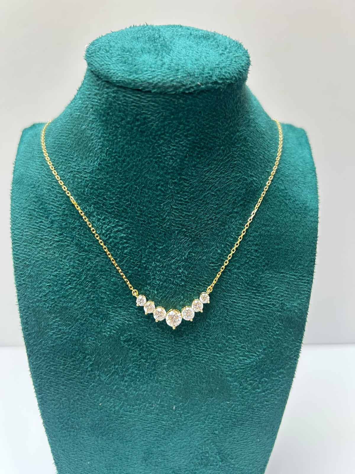 Collar barra curva moissanitas