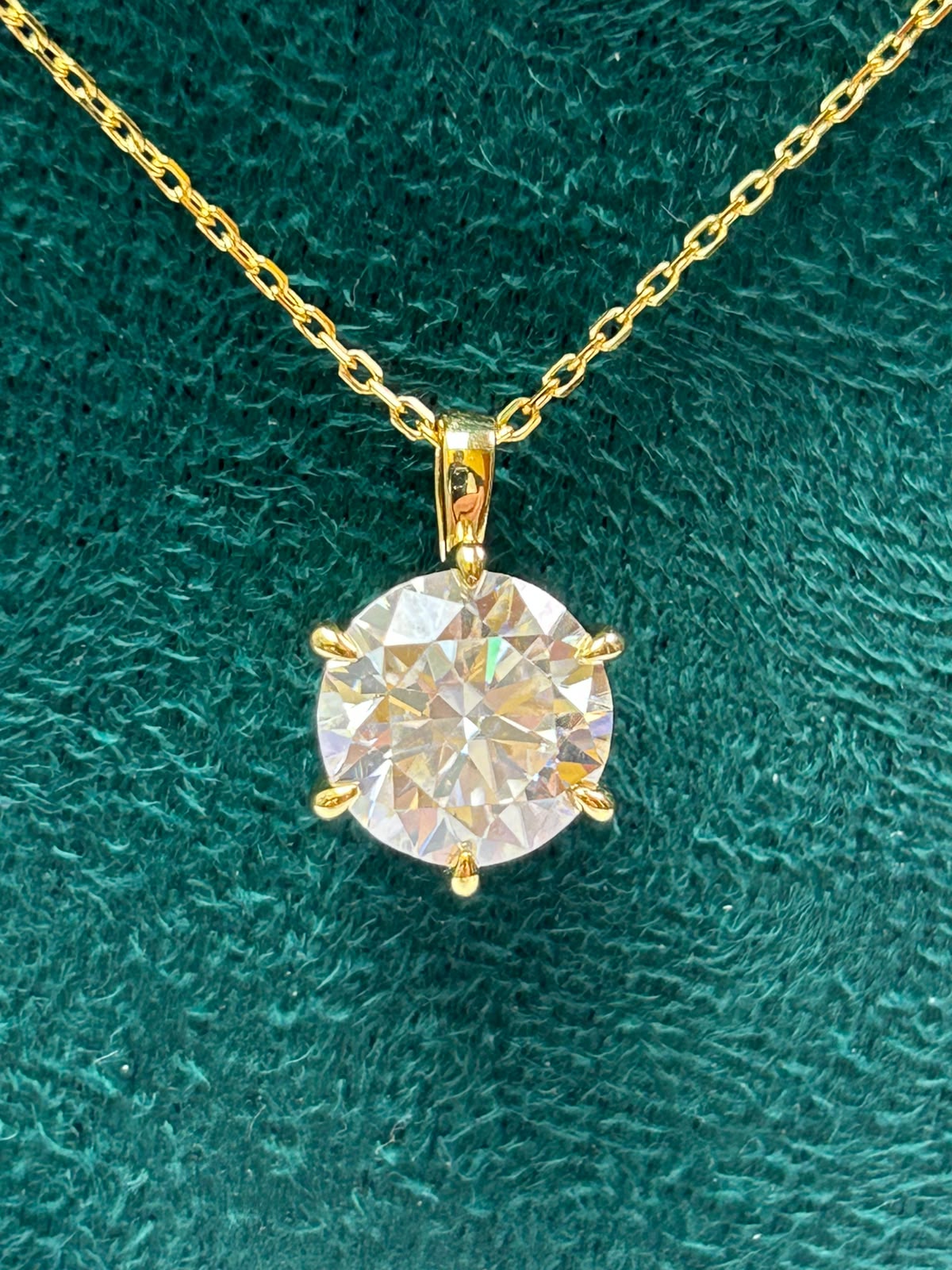 Collar tipo solitario