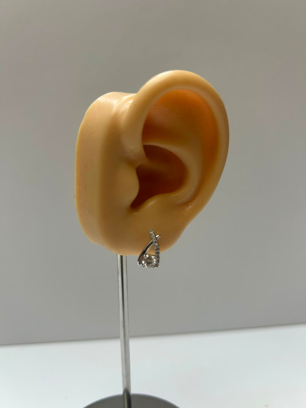 Aretes líneas cruzadas moissanita 4 mm