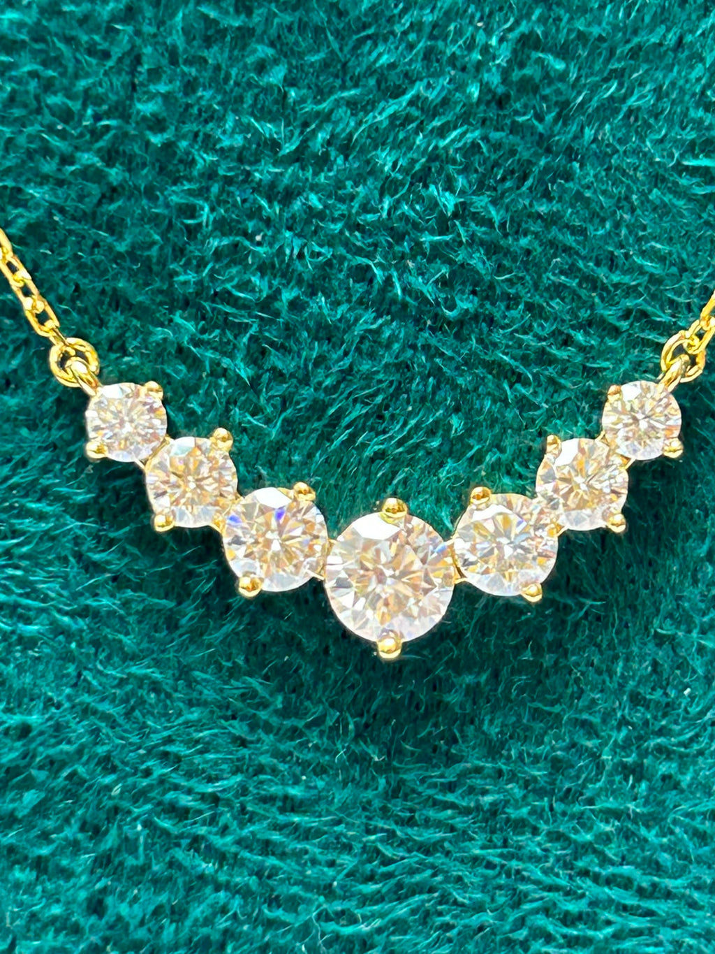 Collar barra curva moissanitas