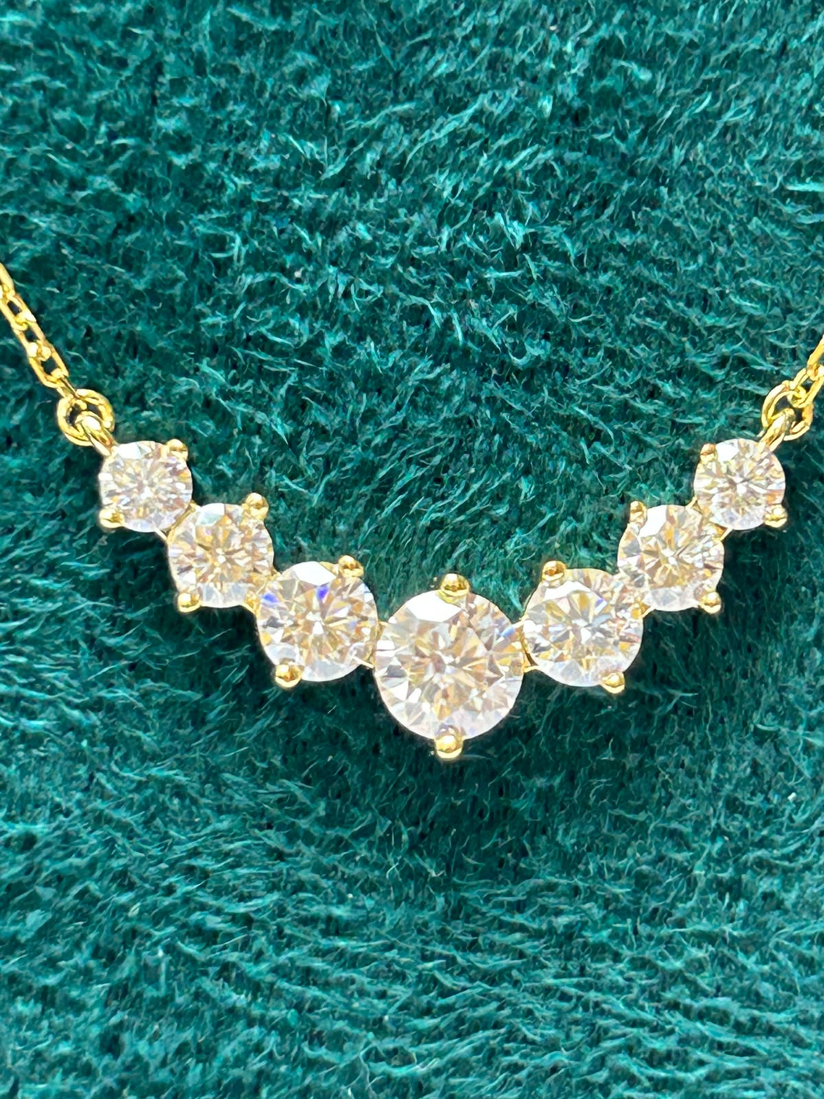 Collar barra curva moissanitas