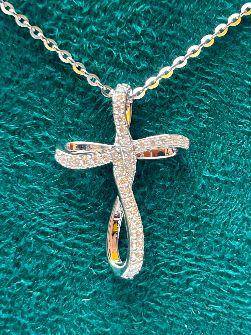 Collar cruz infinita