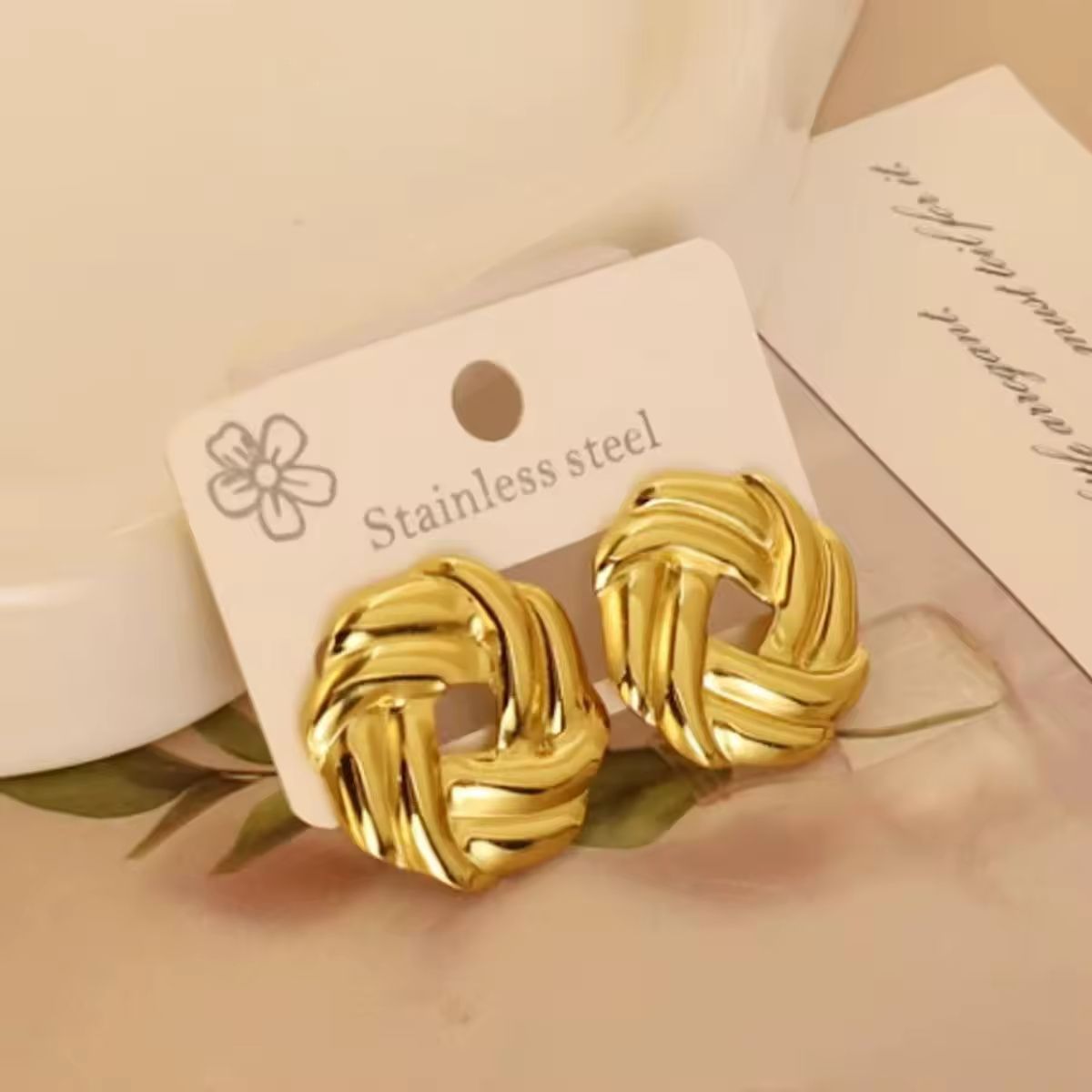 Aro Orgánico · Aretes Dorados de Acero Hipoalergénico 18K PVD