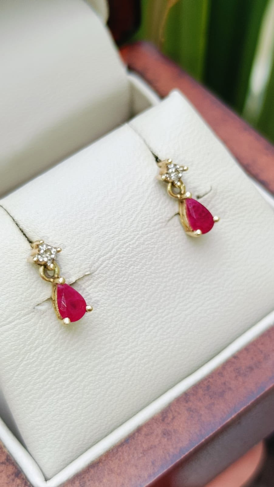 Aretes gota de rubies