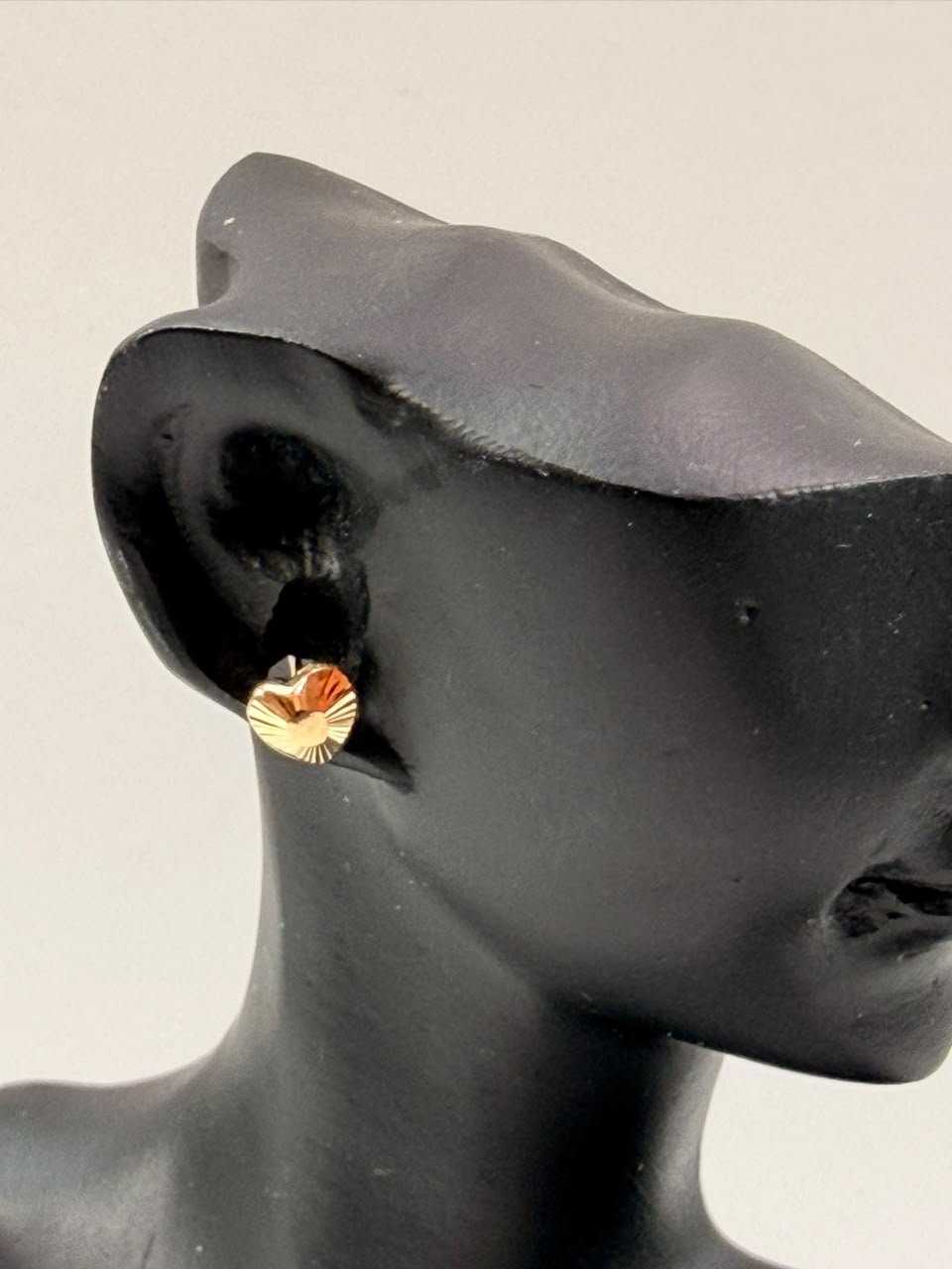 Aretes corazón relieve