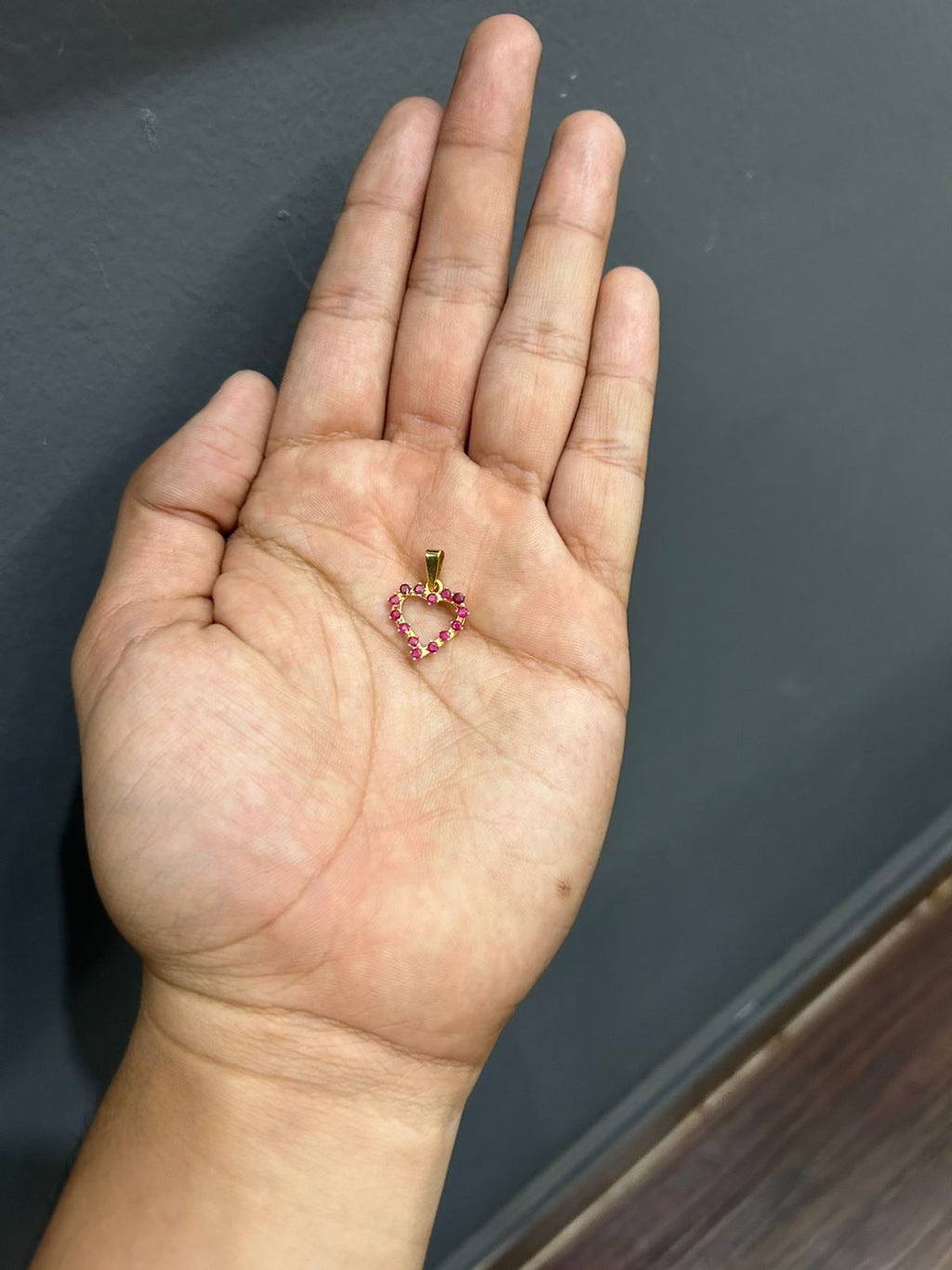 Dije corazon rubies