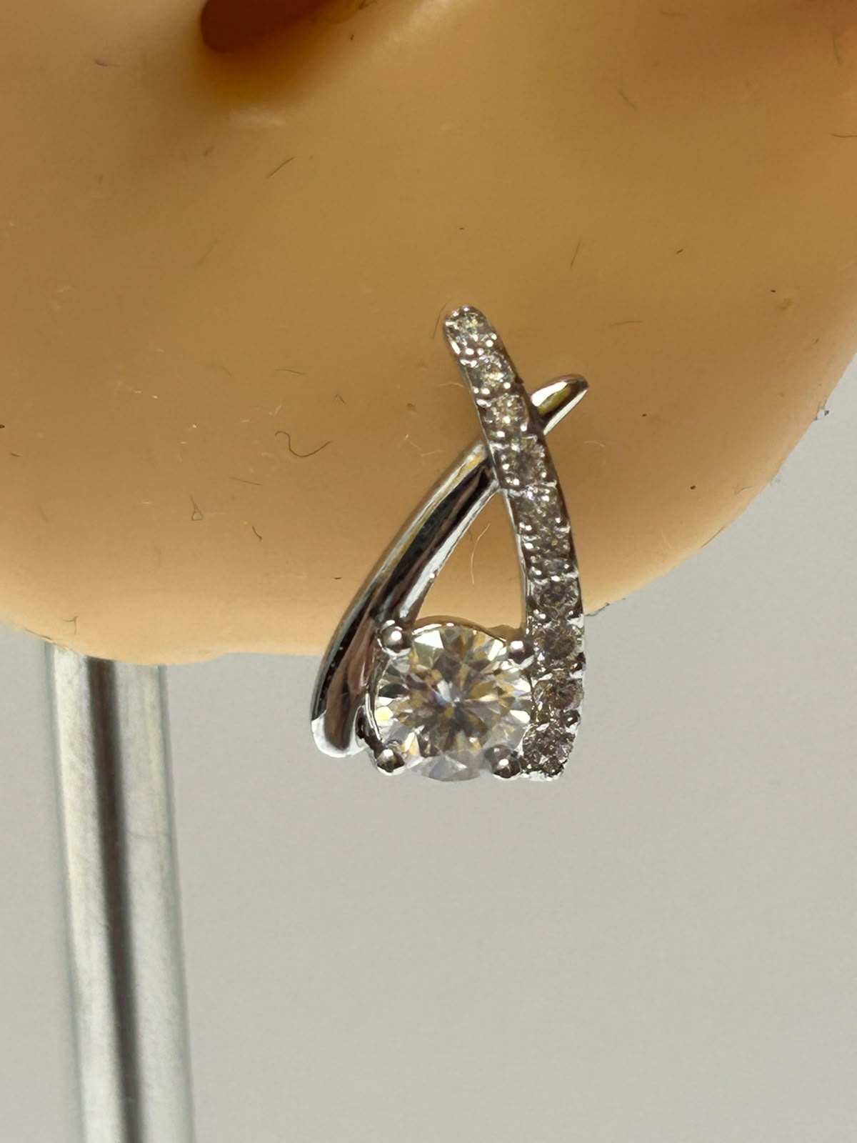 Aretes líneas cruzadas moissanita 4 mm