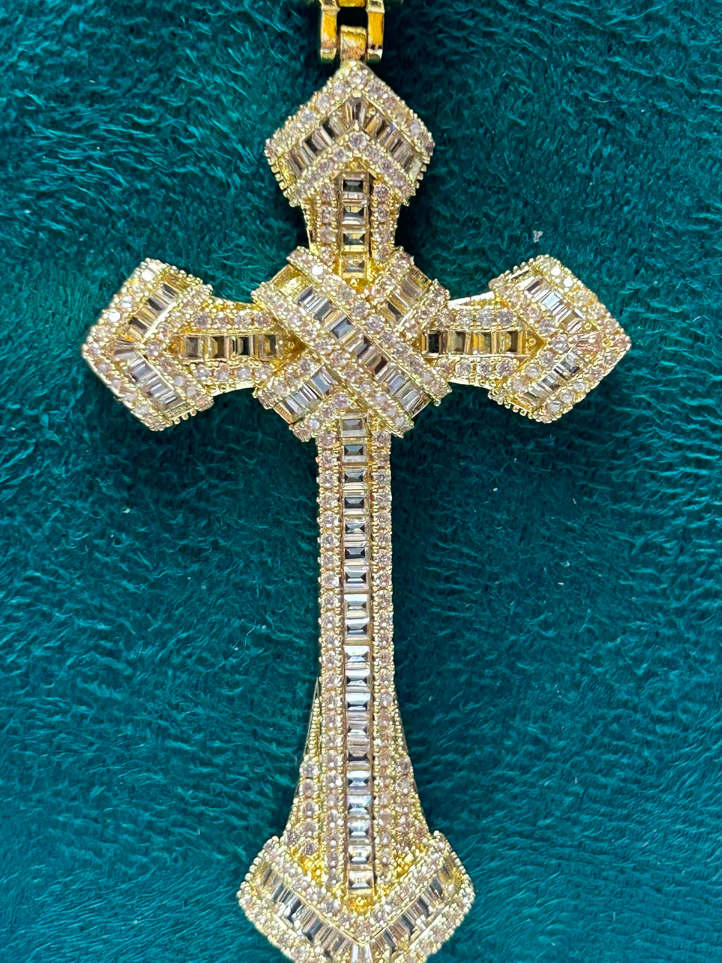 Dije cruz brillante