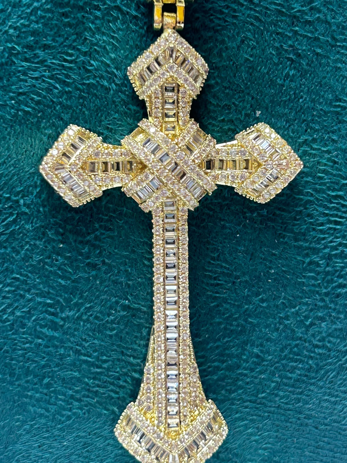Dije cruz brillante